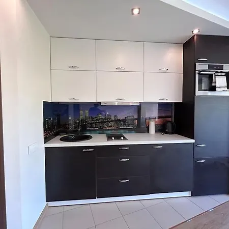 Apartment Bright 1 Bedroom Apt. With Balcony. Self Check In *