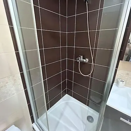 Apartment Bright 1 Bedroom Apt. With Balcony. Self Check In