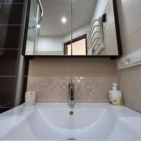 Apartment Bright 1 Bedroom Apt. With Balcony. Self Check In