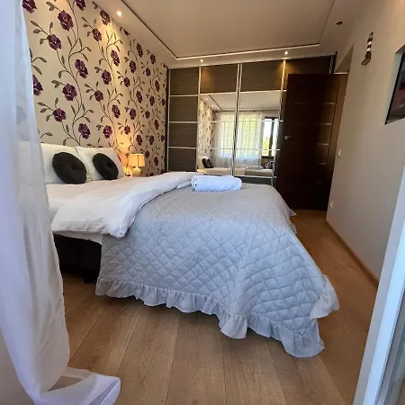 Apartment Bright 1 Bedroom Apt. With Balcony. Self Check In Palanga